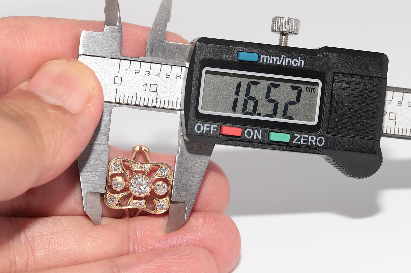 Anello d'epoca CIRCA 1980 in oro 18k con diamanti naturali decorati e design quadrato in vendita 11