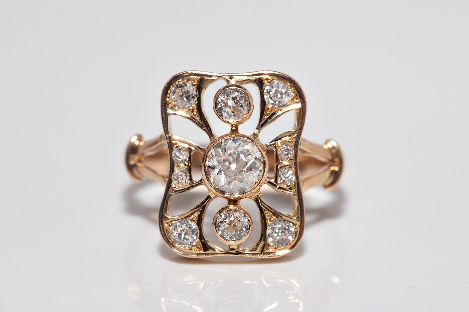 Anello d'epoca CIRCA 1980 in oro 18k con diamanti naturali decorati e design quadrato in vendita 1