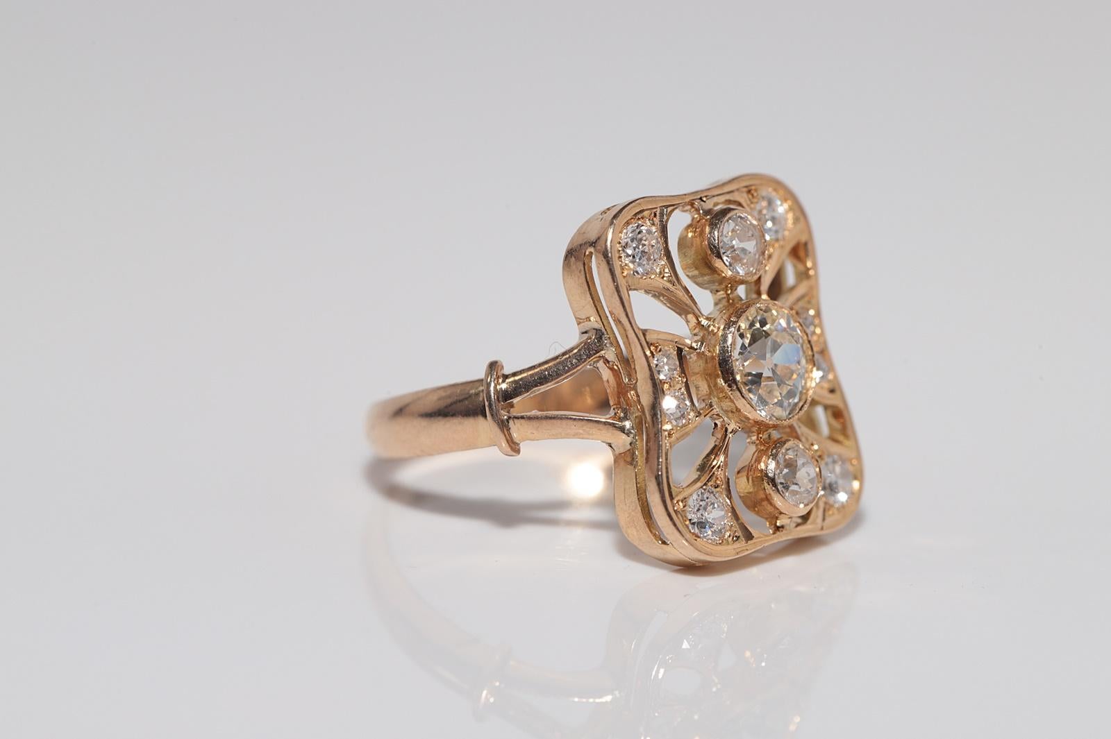 Anello d'epoca CIRCA 1980 in oro 18k con diamanti naturali decorati e design quadrato in vendita 2