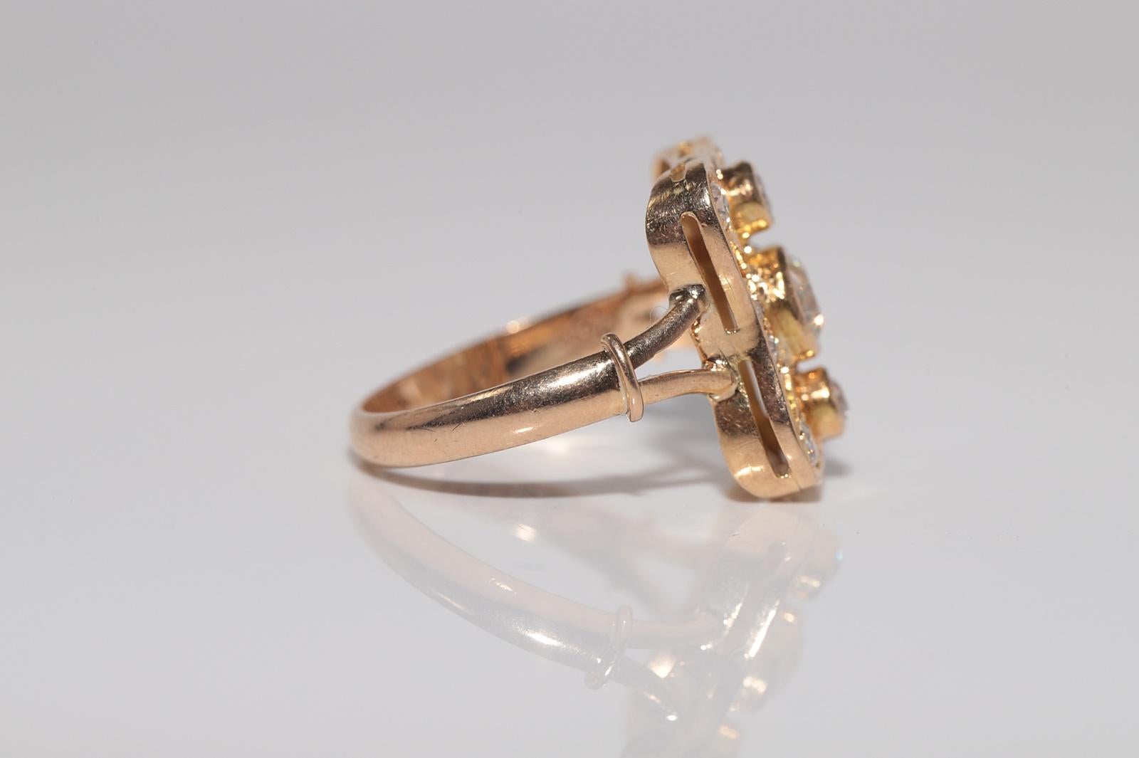 Anello d'epoca CIRCA 1980 in oro 18k con diamanti naturali decorati e design quadrato in vendita 3