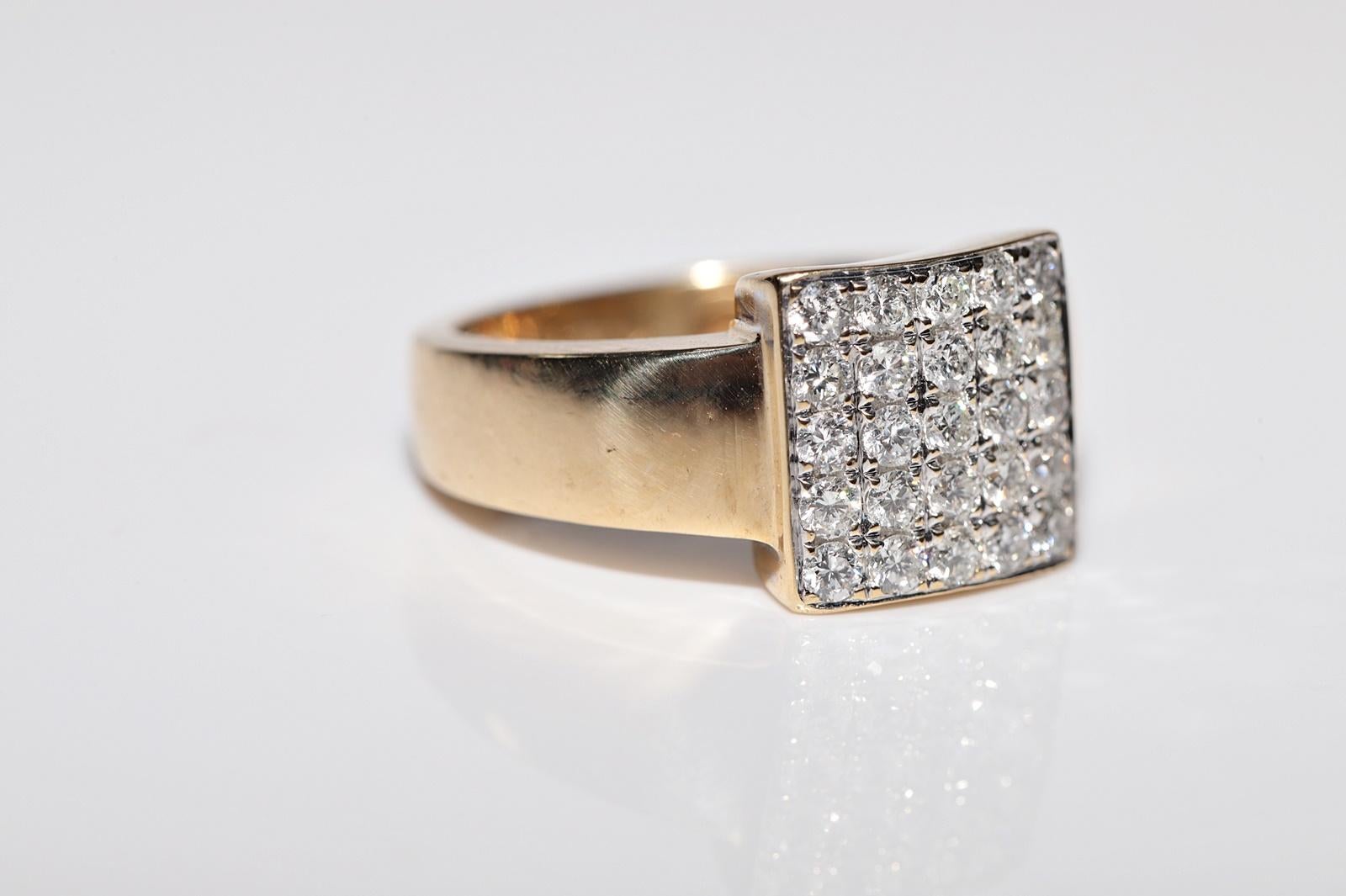 Vintage Circa 1980er Jahre 18k Gold Natürlicher Diamant Dekorierter Quadratischer Stil Ring im Angebot 6