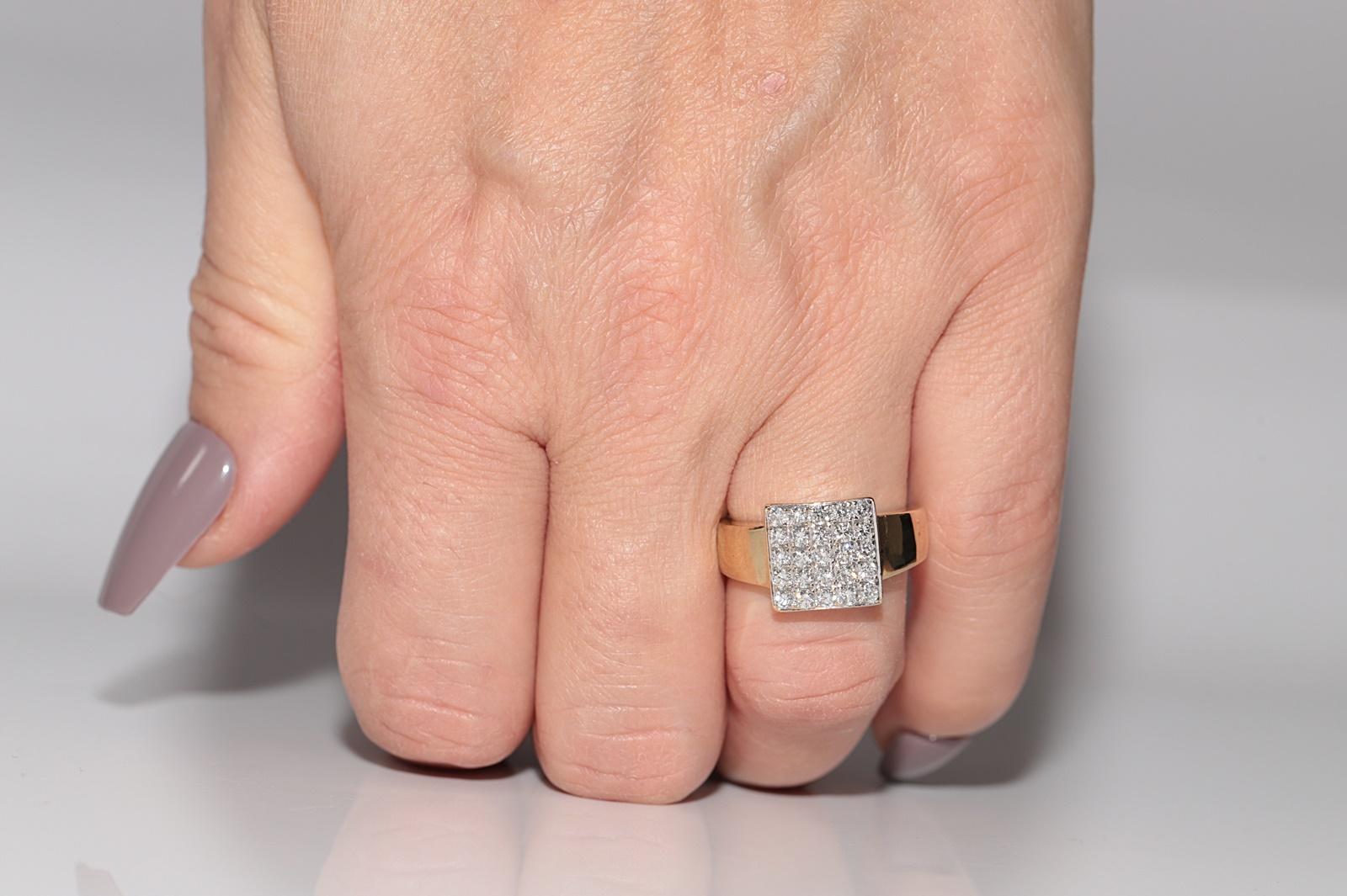 Vintage Circa 1980er Jahre 18k Gold Natürlicher Diamant Dekorierter Quadratischer Stil Ring im Angebot 8