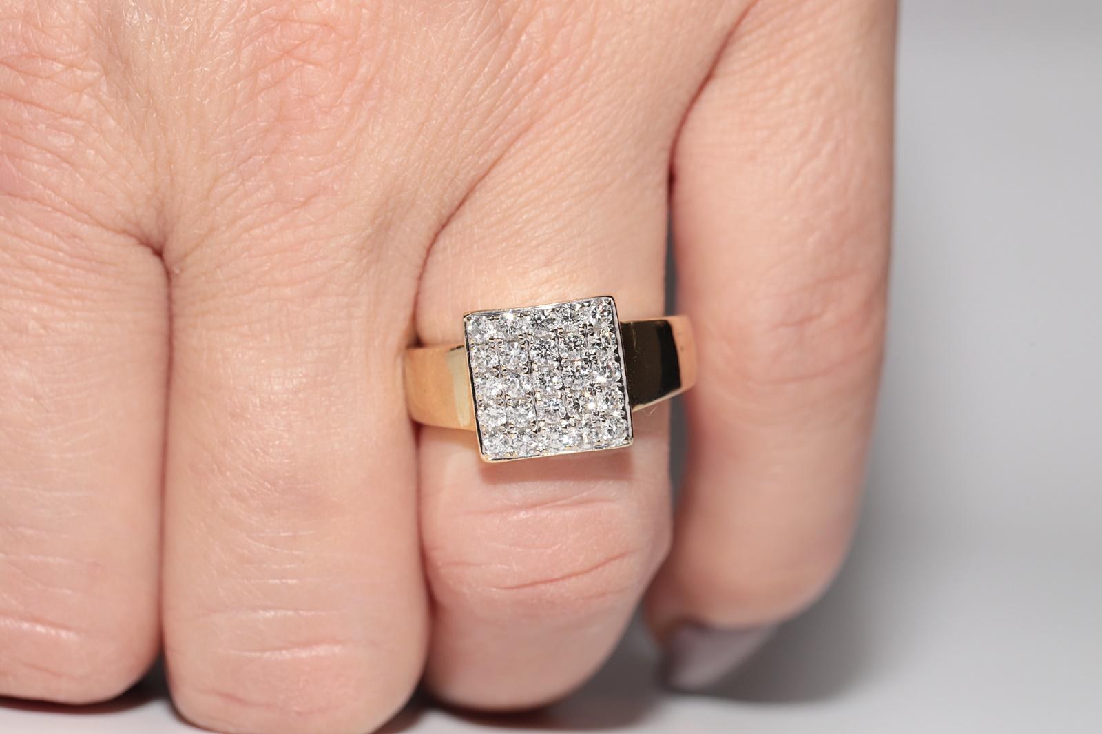 Vintage Circa 1980er Jahre 18k Gold Natürlicher Diamant Dekorierter Quadratischer Stil Ring im Angebot 9