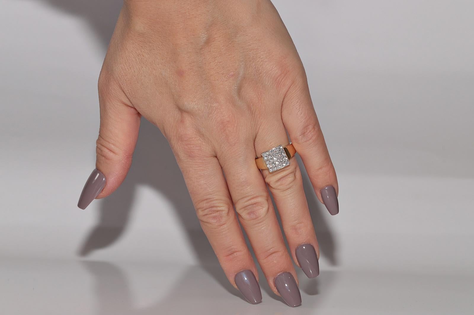 In sehr gutem Zustand.
Das Gesamtgewicht beträgt 5.5 Gramm.
Insgesamt ist Diamant 0,90 ct.
Der Diamant hat F-G Farbe und vvs Klarheit.
Ringgröße ist US 6.5
Wir können jede Größe herstellen.
Die Box ist nicht enthalten.
Bitte kontaktieren Sie uns bei