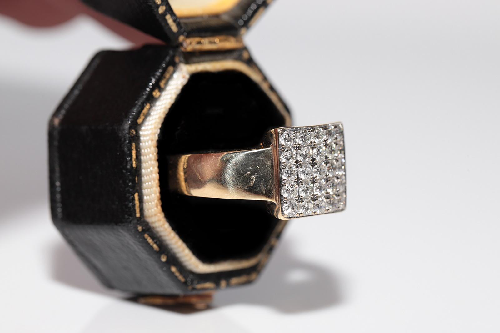 Vintage Circa 1980er Jahre 18k Gold Natürlicher Diamant Dekorierter Quadratischer Stil Ring (Retro) im Angebot