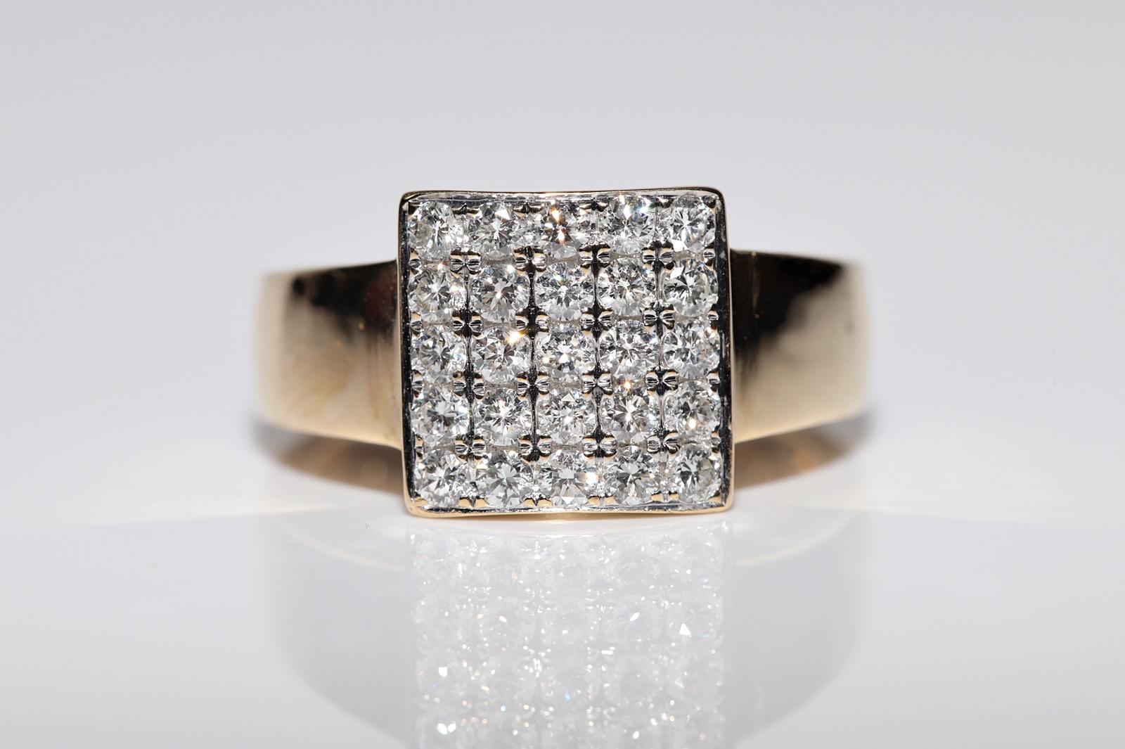 Vintage Circa 1980er Jahre 18k Gold Natürlicher Diamant Dekorierter Quadratischer Stil Ring (Brillantschliff) im Angebot