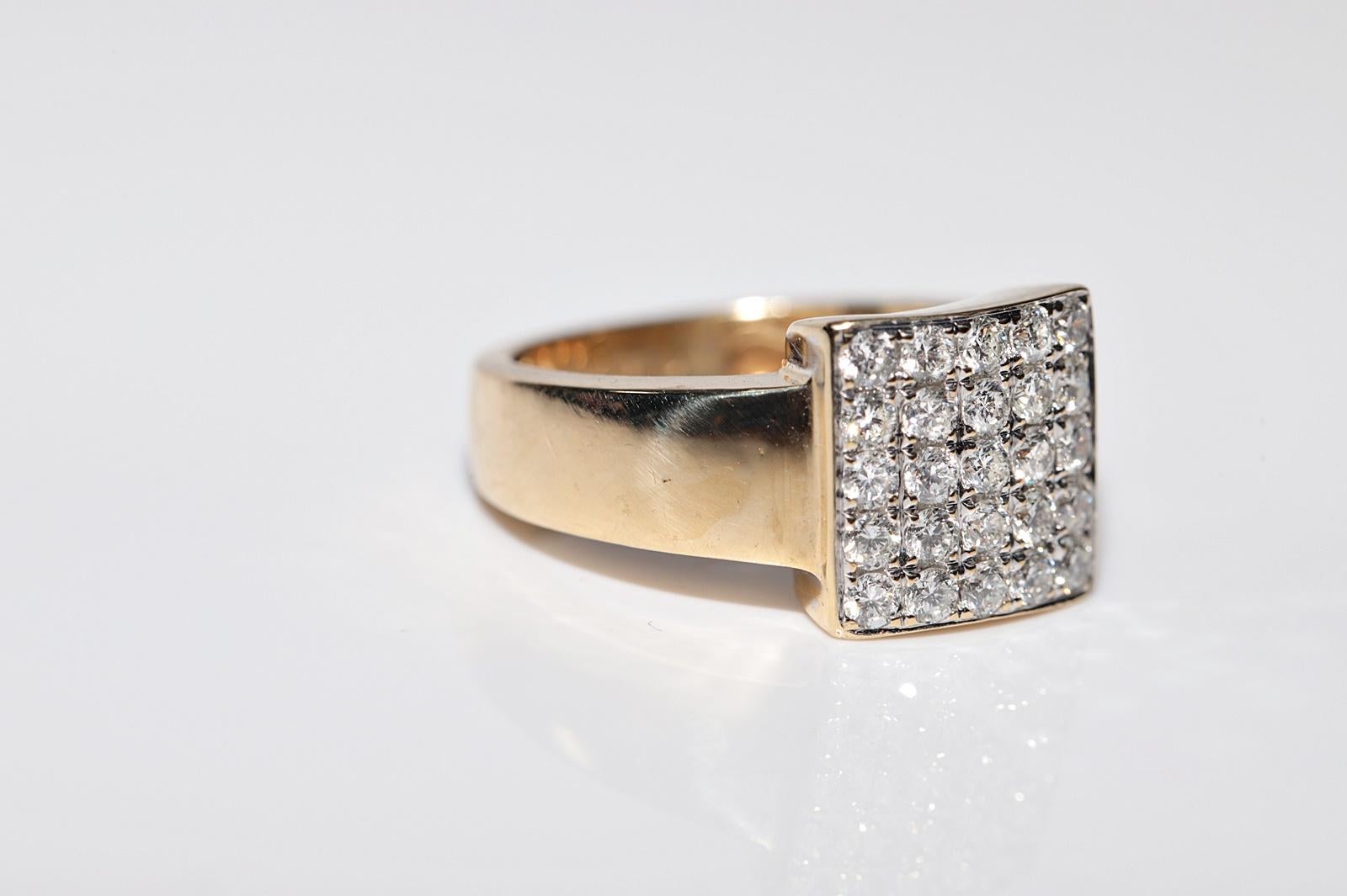Vintage Circa 1980er Jahre 18k Gold Natürlicher Diamant Dekorierter Quadratischer Stil Ring Damen im Angebot