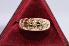 Vintage Circa 1980s 18k Gold Natural Diamond Decorated Star Design Strong Ring