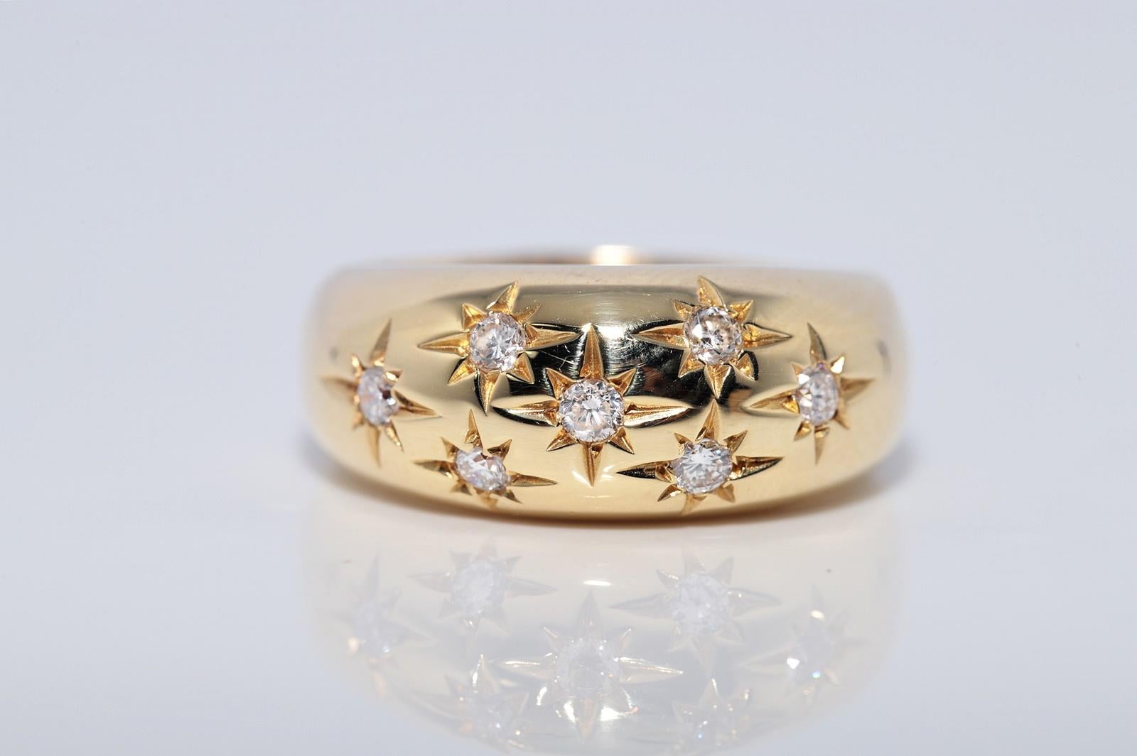 Vintage CIRCA 1980er Jahre 18k Gold natürlichen Diamanten verziert Star Design Strong Ring (Brillantschliff) im Angebot