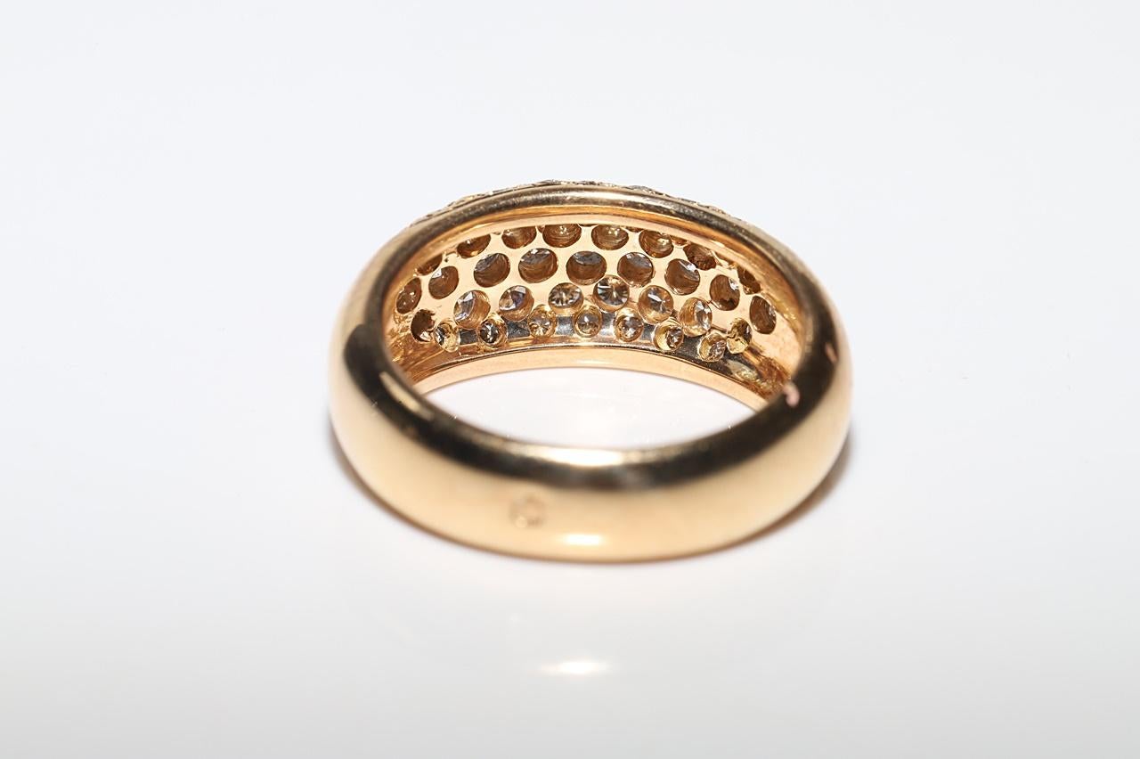 Vintage Circa 1980s 18k Gold Natural Diamond Decorated Stron Ring For Sale 4