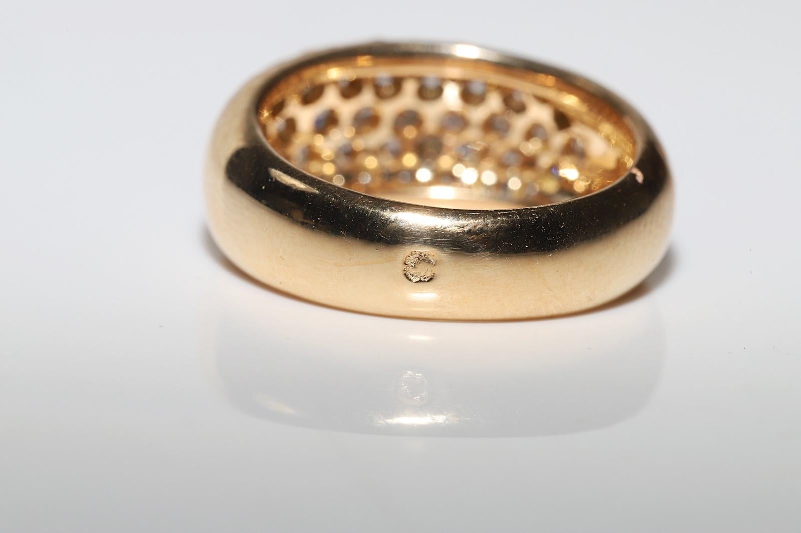 Vintage Circa 1980s 18k Gold Natural Diamond Decorated Stron Ring For Sale 5