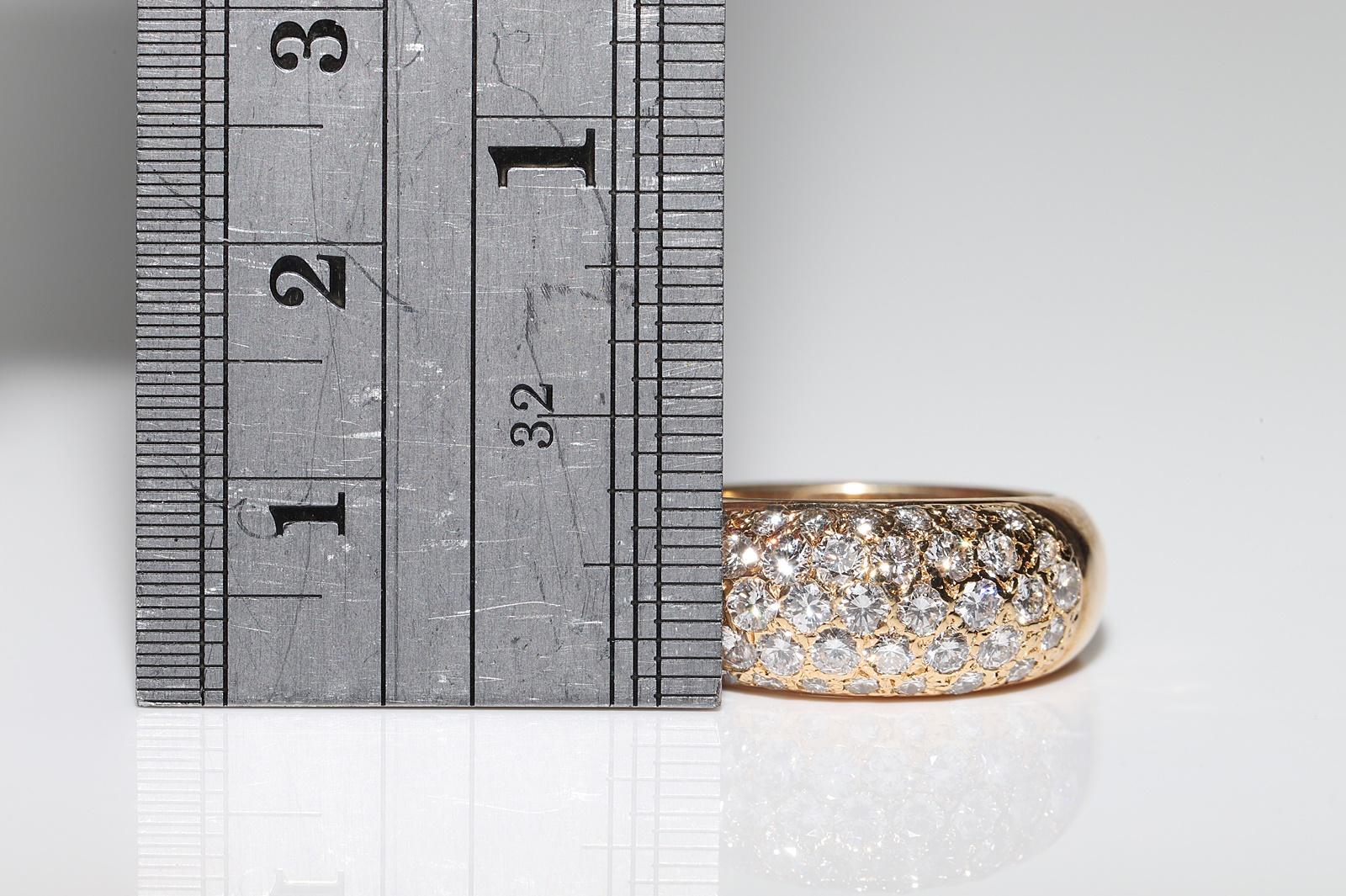 Vintage Circa 1980s 18k Gold Natural Diamond Decorated Stron Ring For Sale 6