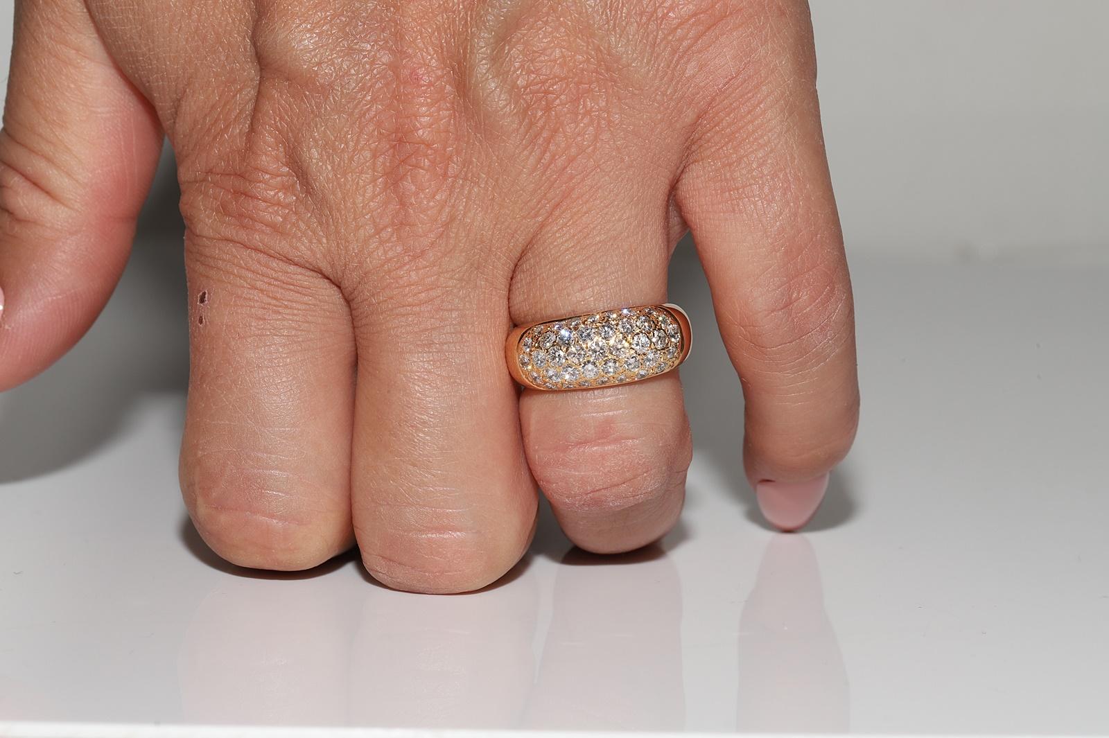 Retro Vintage Circa 1980s 18k Gold Natural Diamond Decorated Stron Ring For Sale