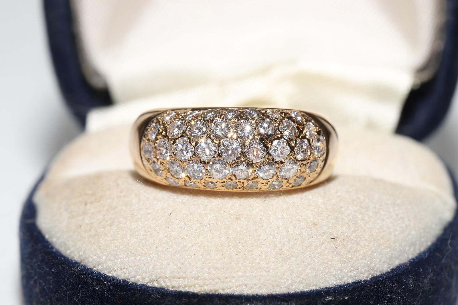 Vintage Circa 1980s 18k Gold Natural Diamond Decorated Stron Ring In Good Condition For Sale In Fatih/İstanbul, 34