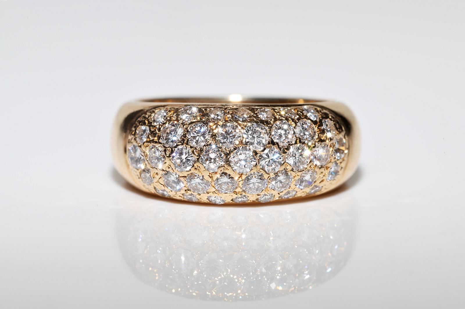 Women's Vintage Circa 1980s 18k Gold Natural Diamond Decorated Stron Ring For Sale