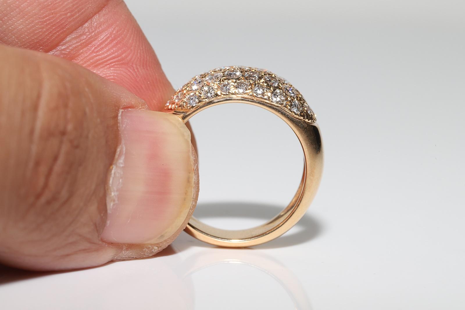 Vintage Circa 1980s 18k Gold Natural Diamond Decorated Stron Ring For Sale 3