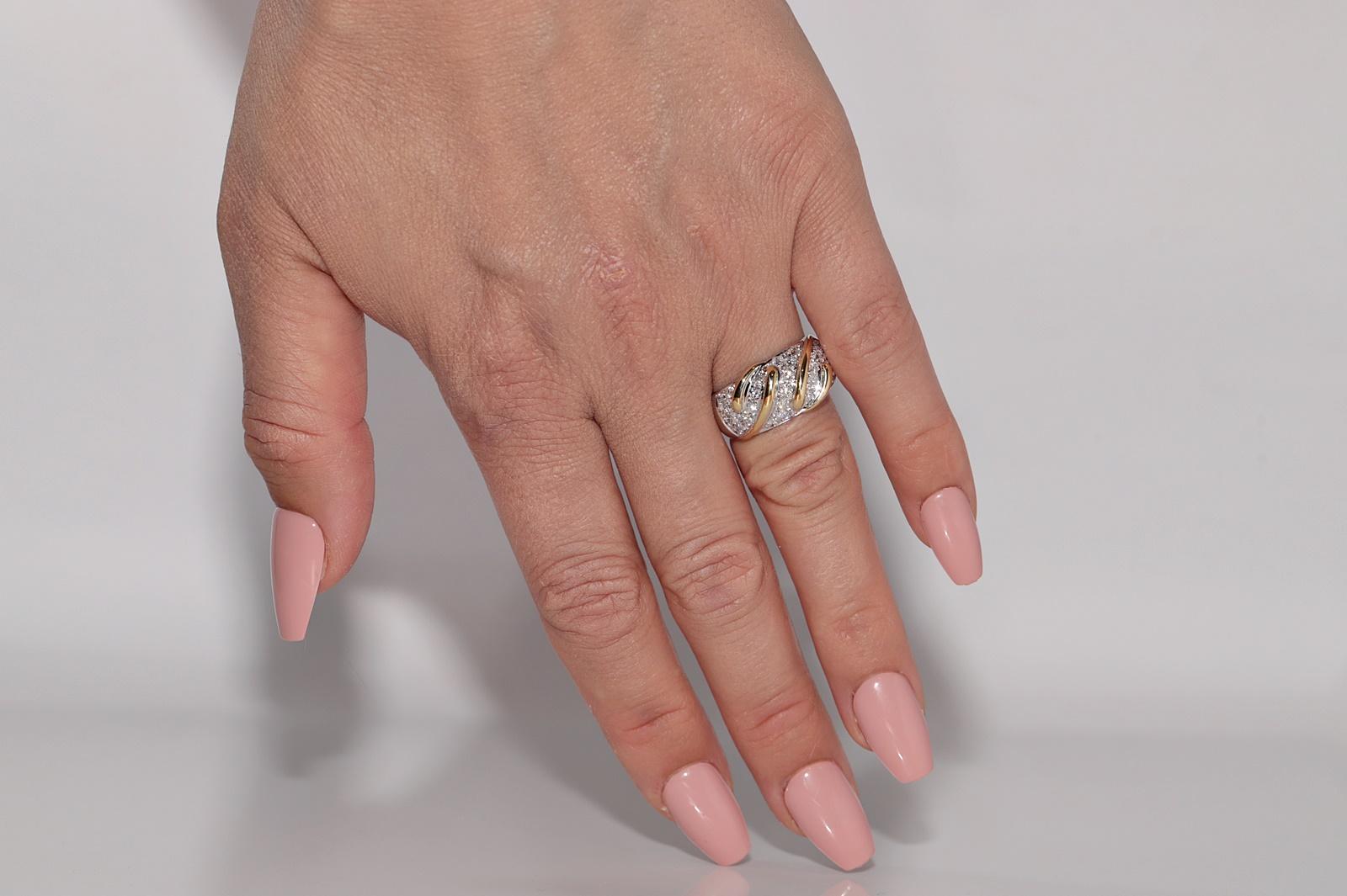 Vintage Circa 1980er Jahre 18k Gold Natürlicher Diamant Dekorierter starker Bandring im Angebot 8