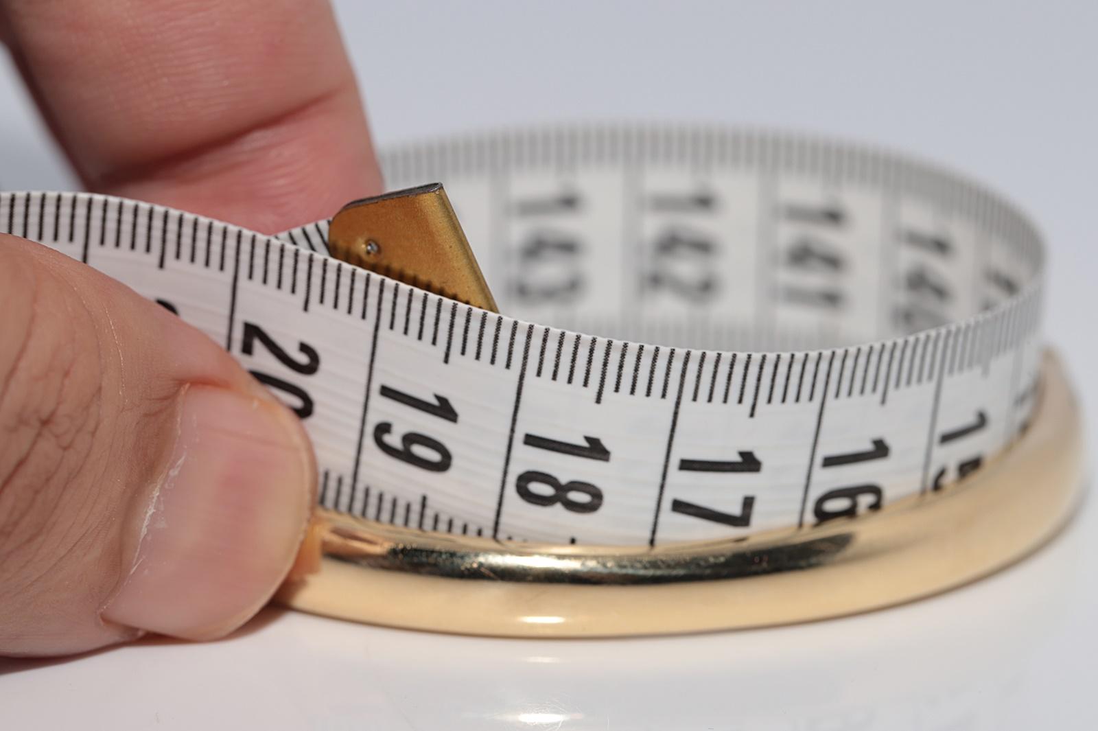 Vintage CIRCA 1980er Jahre 18k Gold natürlichen Diamanten verziert starke Armreif-Armband im Angebot 8