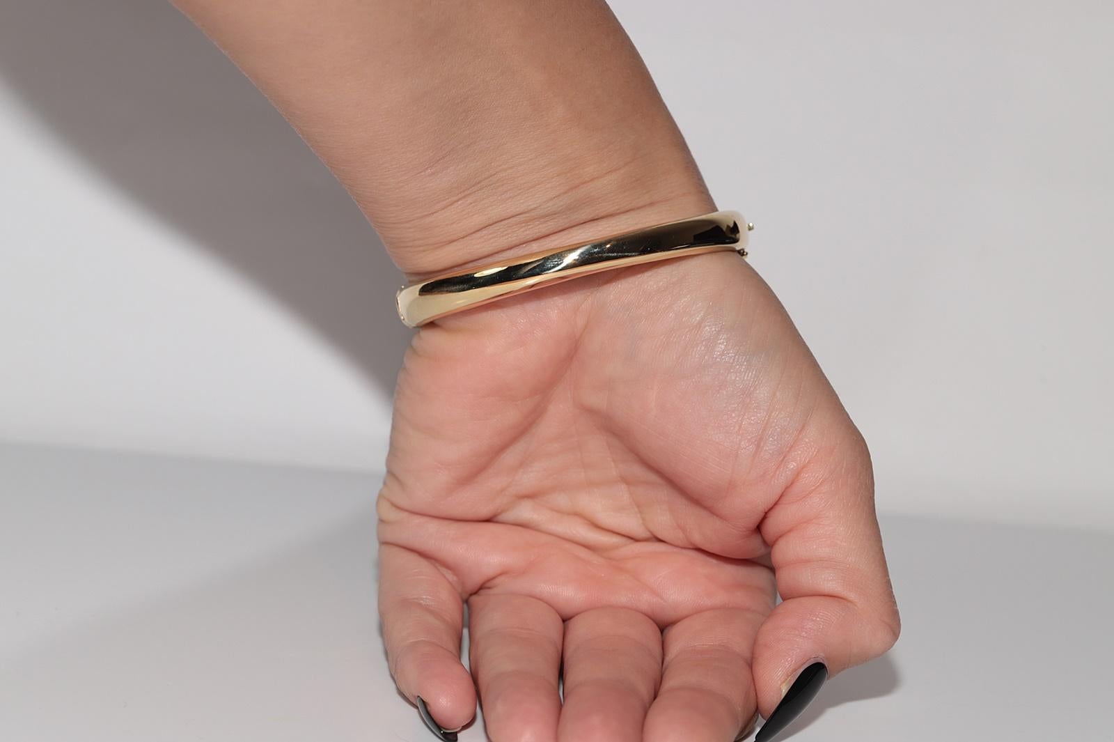 Vintage CIRCA 1980er Jahre 18k Gold natürlichen Diamanten verziert starke Armreif-Armband im Angebot 13