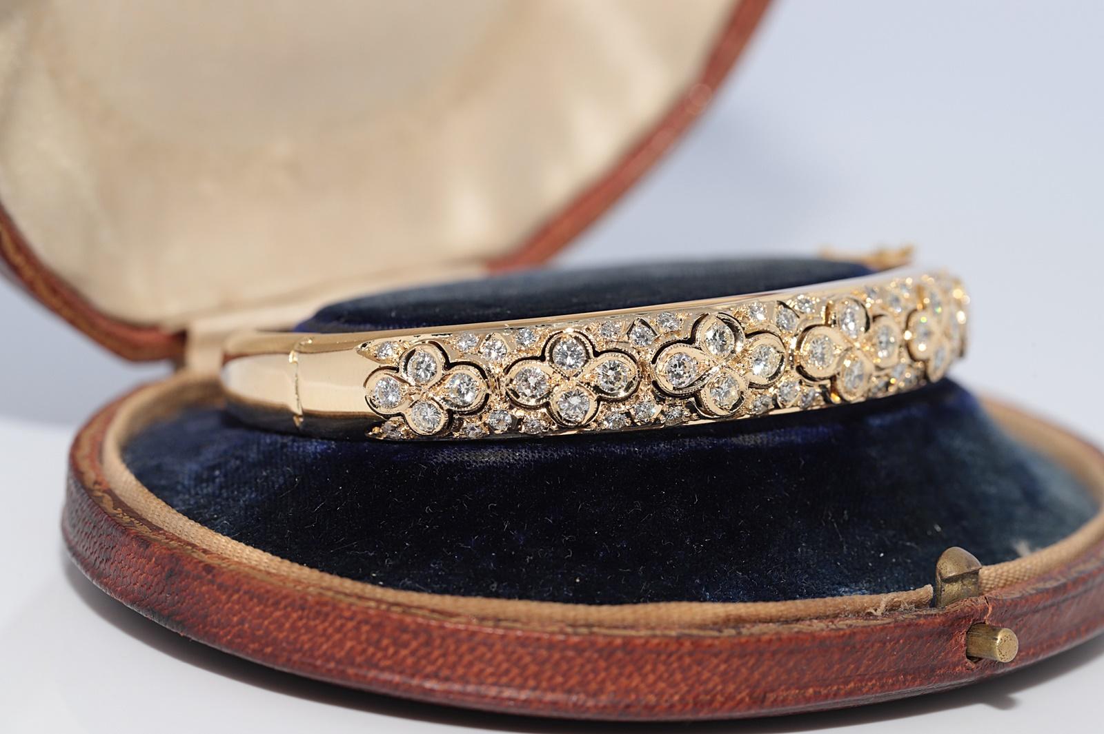 Vintage CIRCA 1980er Jahre 18k Gold natürlichen Diamanten verziert starke Armreif-Armband (Brillantschliff) im Angebot