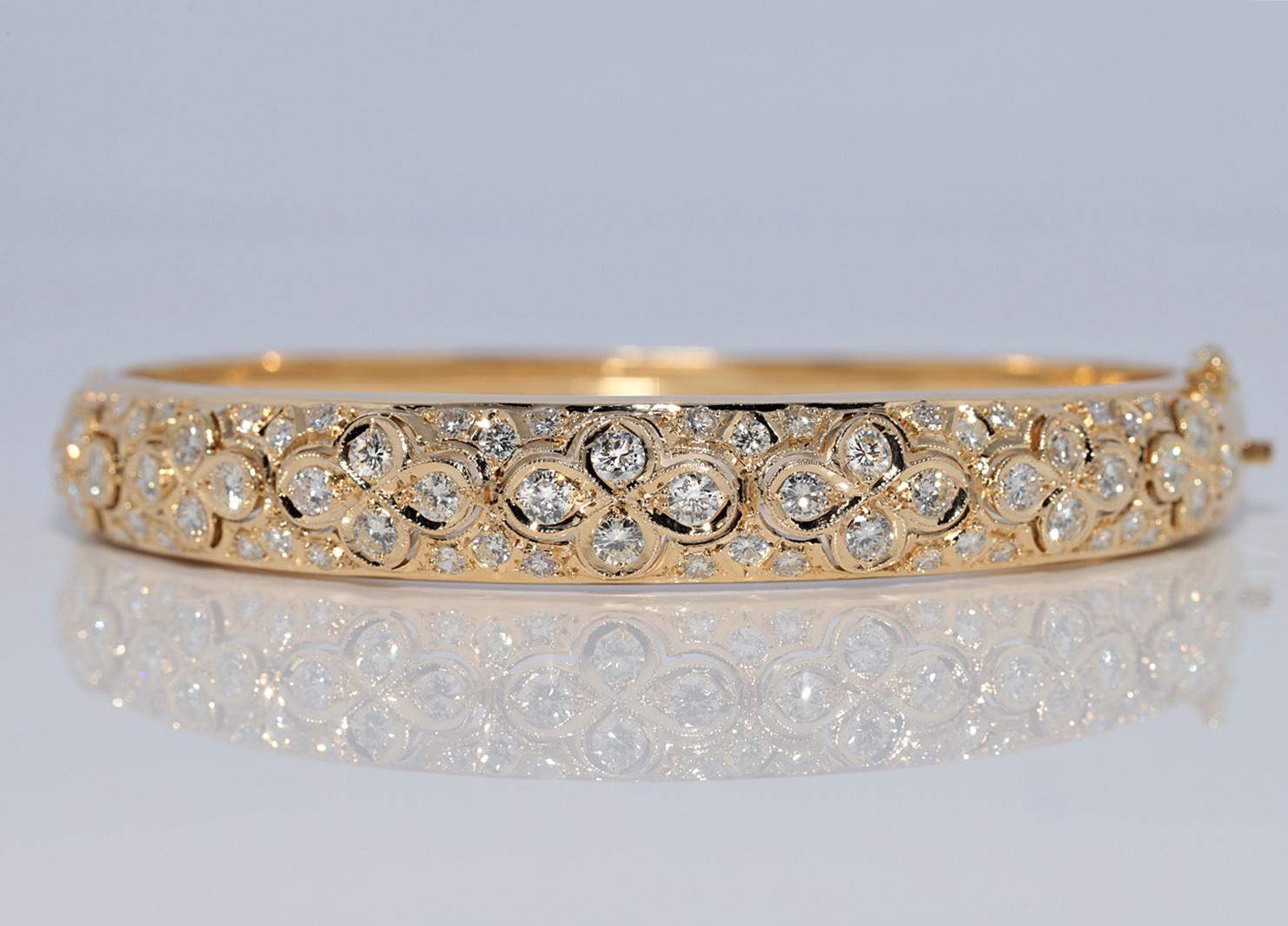 Vintage CIRCA 1980er Jahre 18k Gold natürlichen Diamanten verziert starke Armreif-Armband im Zustand „Gut“ im Angebot in Fatih/İstanbul, 34