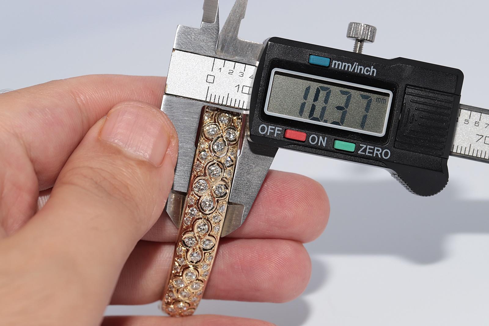 Vintage CIRCA 1980er Jahre 18k Gold natürlichen Diamanten verziert starke Armreif-Armband im Angebot 1