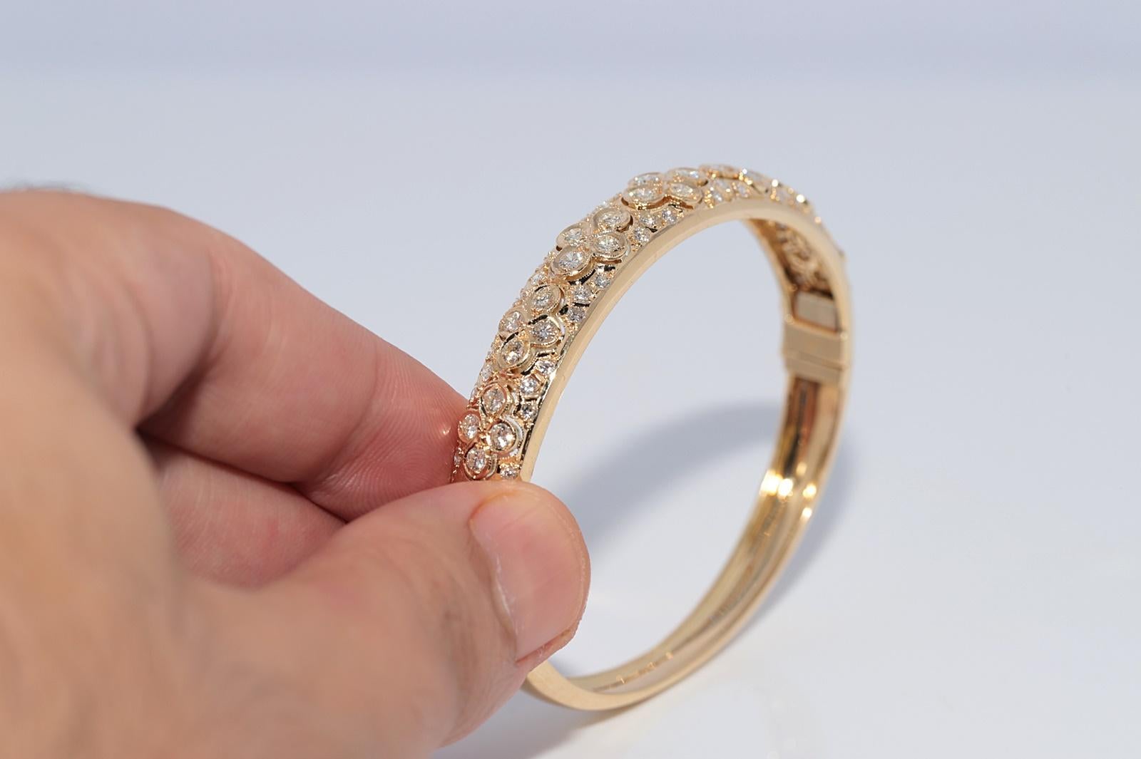 Vintage CIRCA 1980er Jahre 18k Gold natürlichen Diamanten verziert starke Armreif-Armband im Angebot 2