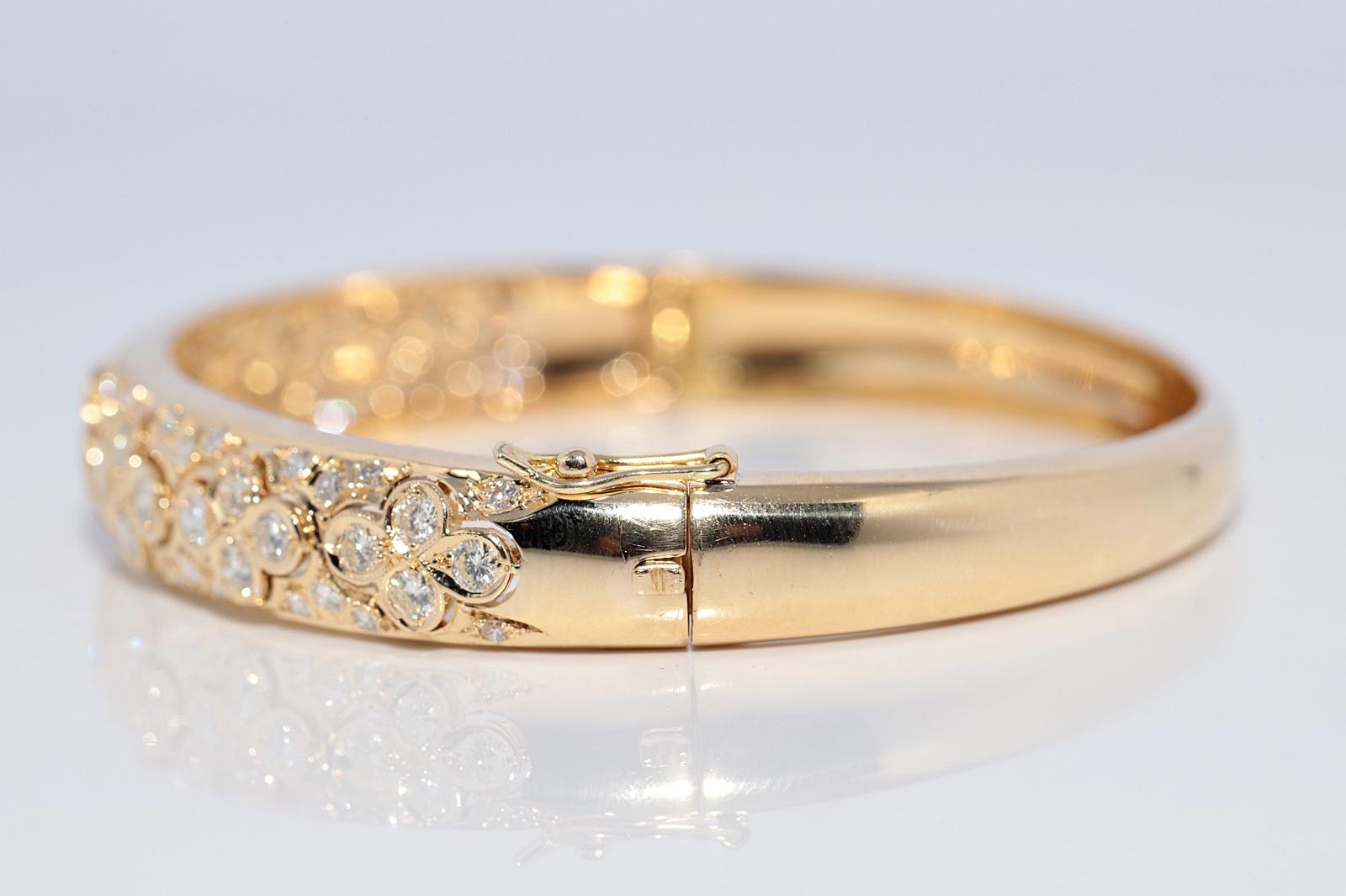 Vintage CIRCA 1980er Jahre 18k Gold natürlichen Diamanten verziert starke Armreif-Armband im Angebot 3