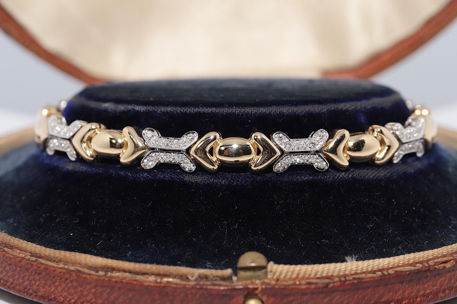 In sehr gutem Zustand.
Das Gesamtgewicht beträgt 27,4 Gramm.
Insgesamt ist Diamant 0,90 ct.
Der Diamant ist G-H Farbe und vvs1-s1 Klarheit.
Die Gesamtlänge des Armbands beträgt 19 cm.
Die Schachtel ist nicht enthalten.
Bitte kontaktieren Sie uns bei