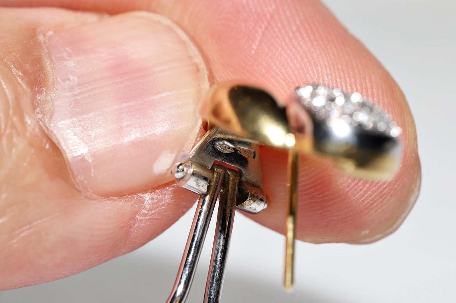 Vintage CIRCA 1980er Jahre 18k Gold NaturaL Diamant verziert starke Ohrring im Angebot 6