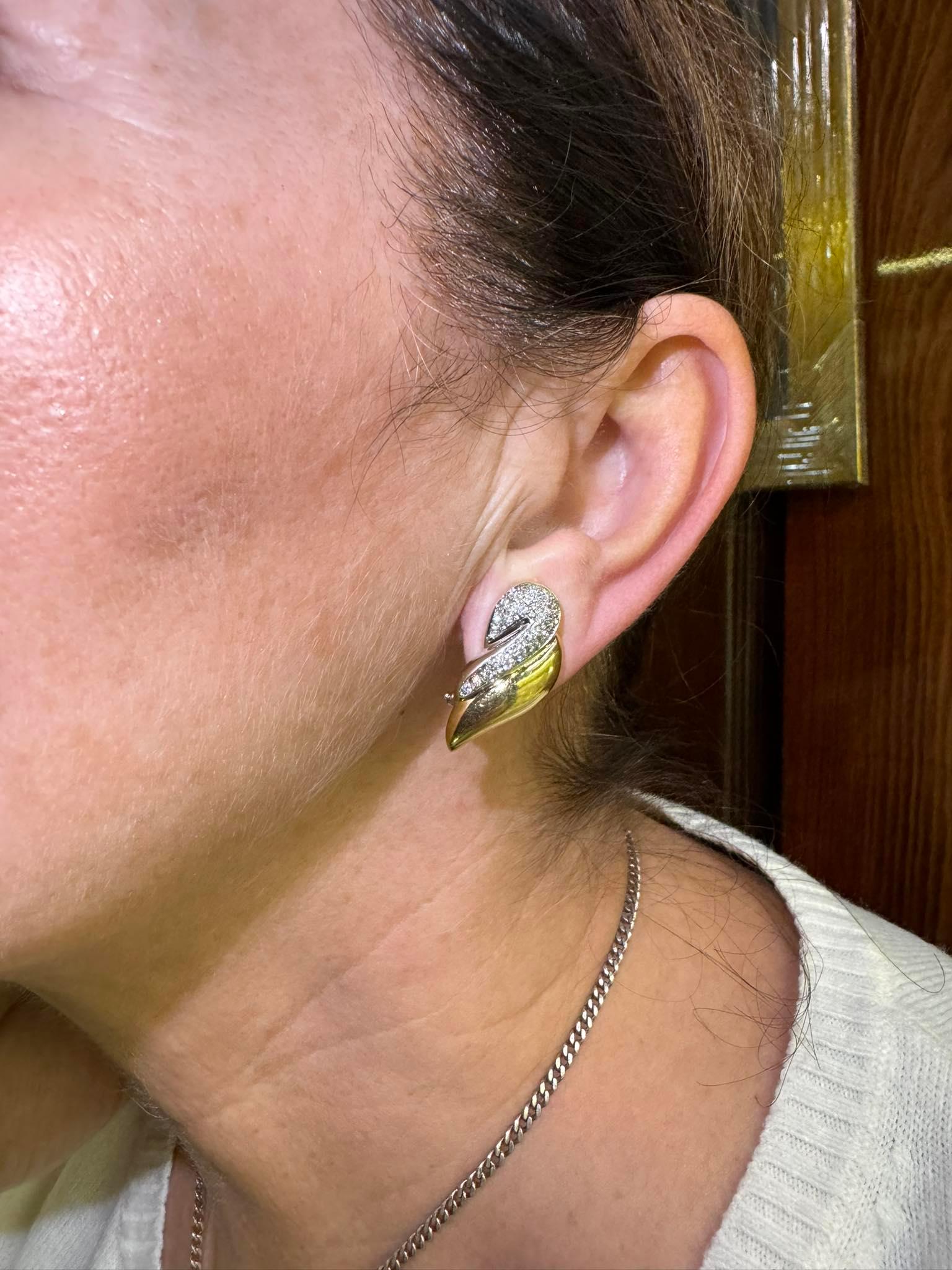 Vintage CIRCA 1980er Jahre 18k Gold NaturaL Diamant verziert starke Ohrring im Angebot 9