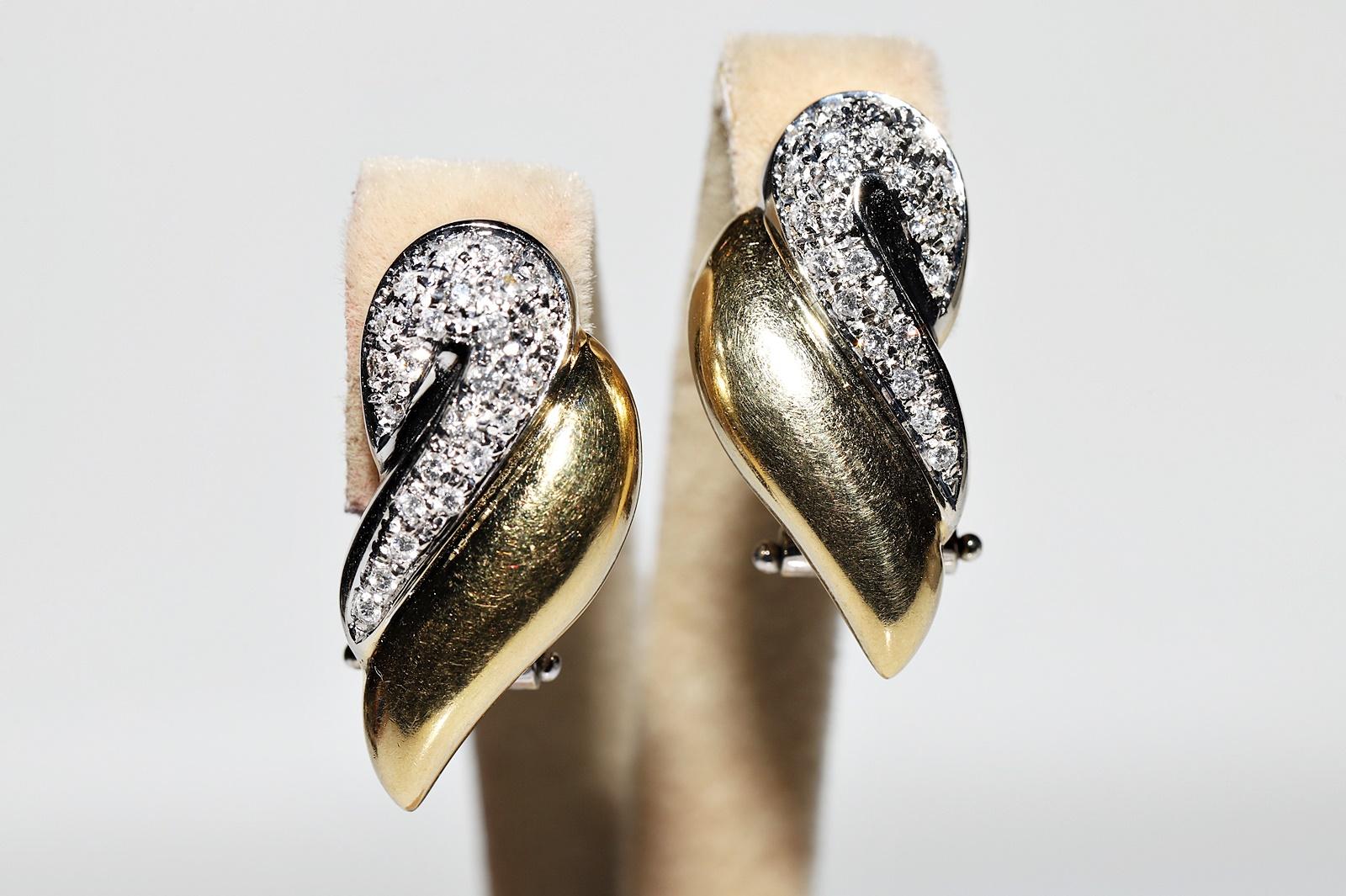 In sehr gutem Zustand.
Das Gesamtgewicht beträgt 11,3 Gramm.
Insgesamt ist Diamant 0,40 ct.
Der Diamant hat die Farbe G-H und die Reinheit vs-s1.
Bitte kontaktieren Sie uns bei Fragen.