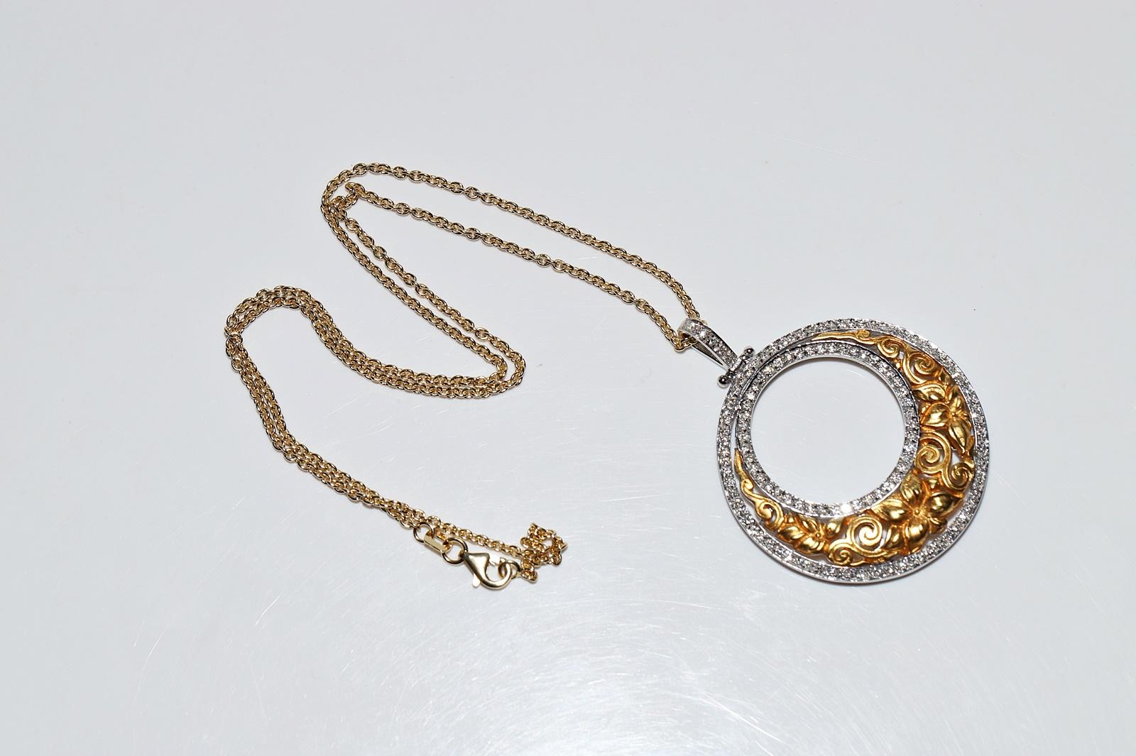 Vintage Circa 1980s 18k Gold Natural Diamond Decorated Strong Pendant Necklace  For Sale 7