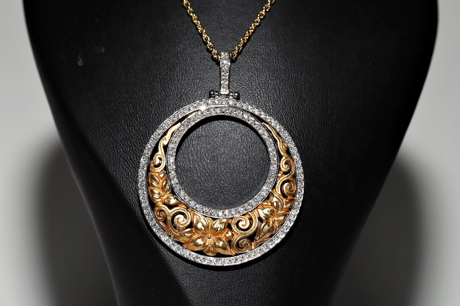 Retro Vintage Circa 1980s 18k Gold Natural Diamond Decorated Strong Pendant Necklace  For Sale