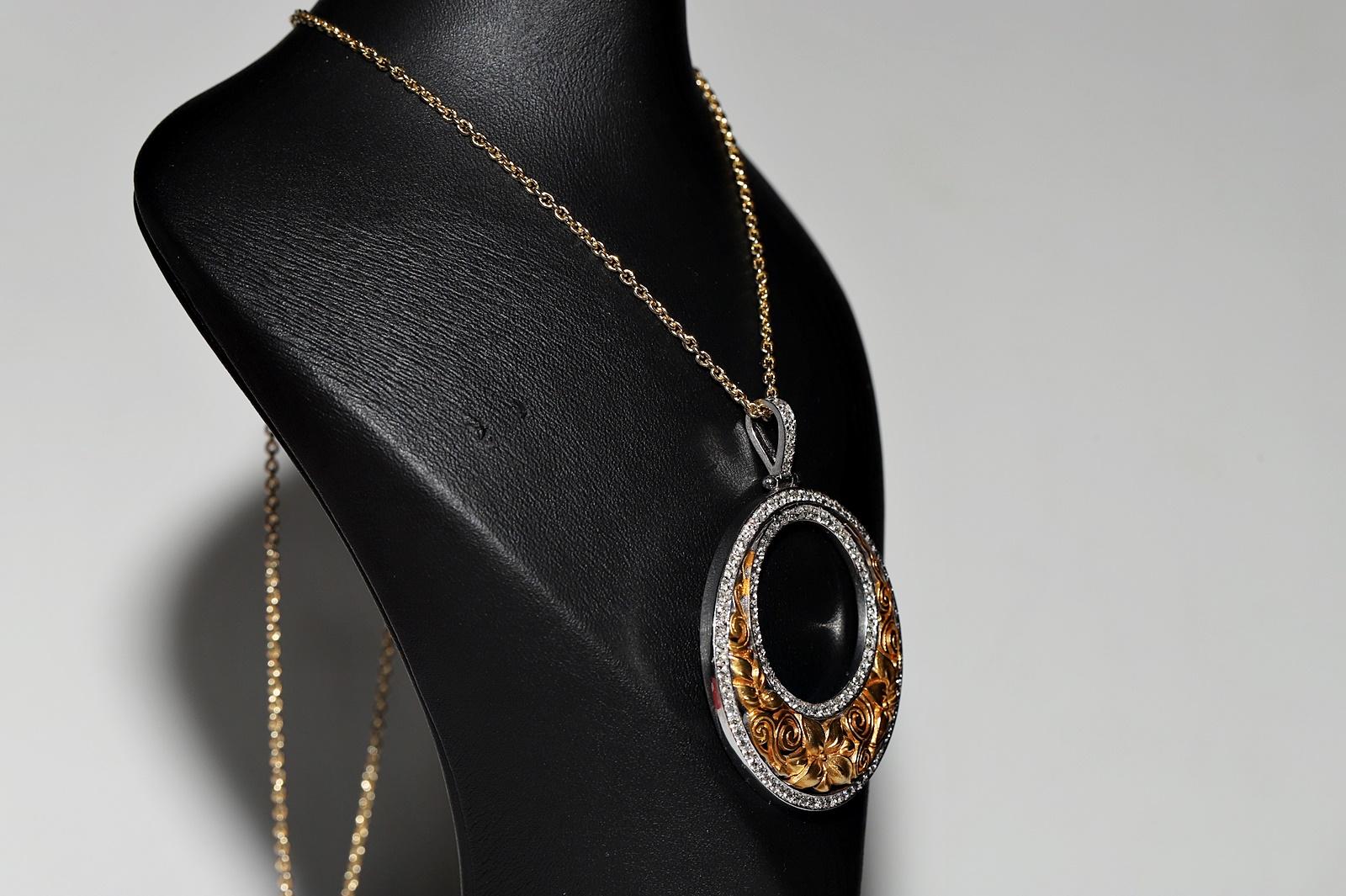 Vintage Circa 1980s 18k Gold Natural Diamond Decorated Strong Pendant Necklace  In Good Condition For Sale In Fatih/İstanbul, 34