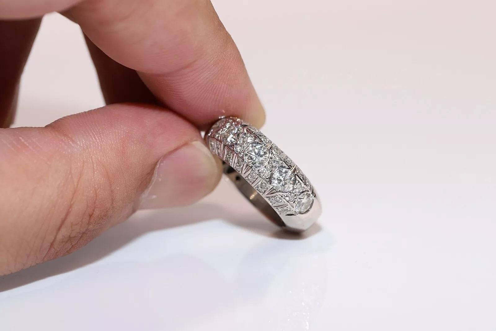 Vintage Circa 1980s 18k Gold Natural Diamond Decorated Strong Ring For Sale 4