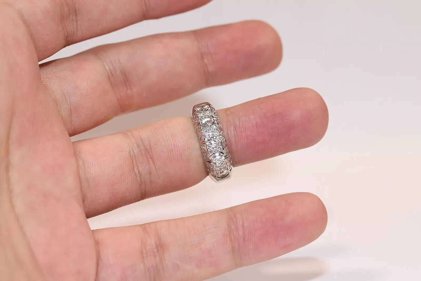 Vintage Circa 1980s 18k Gold Natural Diamond Decorated Strong Ring For Sale 5