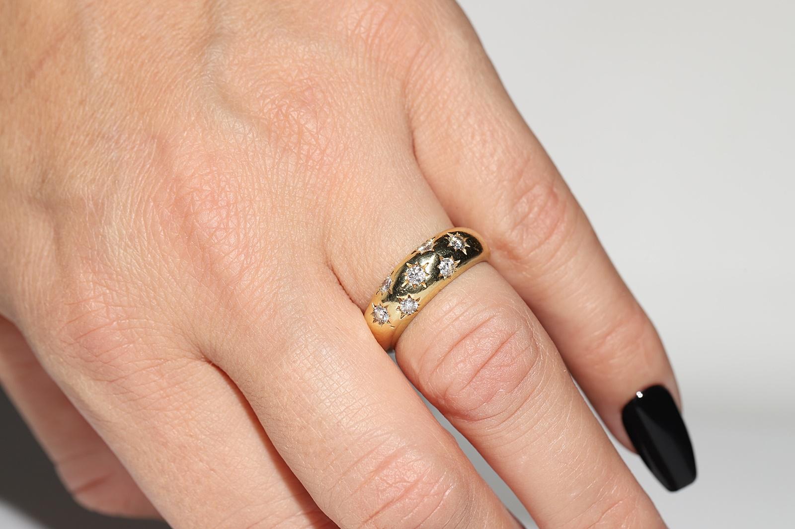 Circa 1980er Jahre  18k Gold natürlichen Diamanten dekoriert starken Ring 8