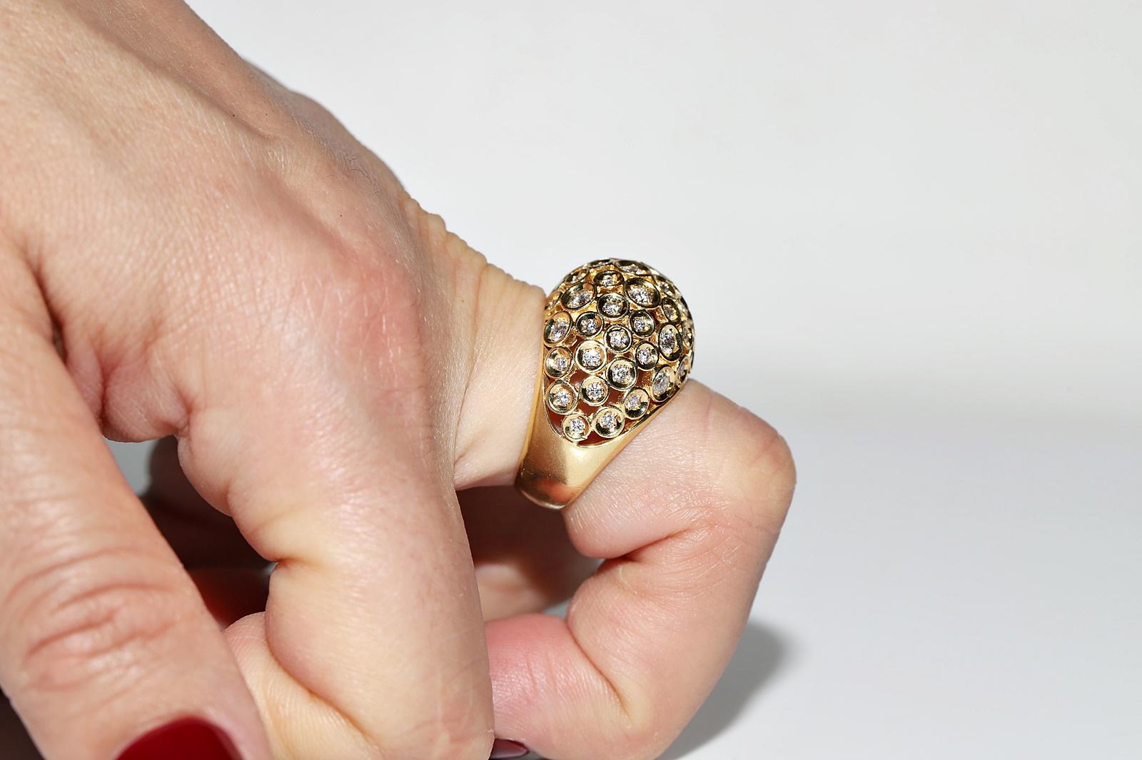 Vintage Circa 1980s 18k Gold Natural Diamond Decorated Strong Ring  For Sale 8