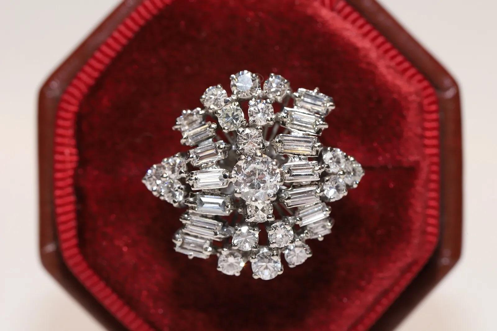 In very good condition.
Total weight is 8.6 grams.
Totally is diamond about 4 carat.
The diamond is has F-G-H color and vvs-vs clarity.
Ring size is US 6.5 (We offer free resizing)
We can make any size.
Acid tested to be 18k real gold.
Please