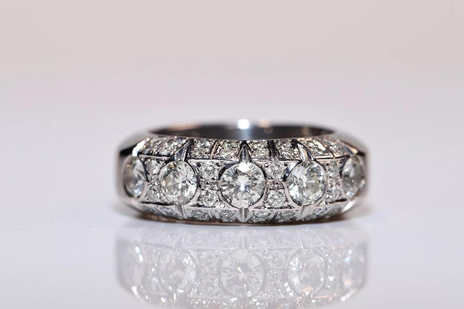 Retro Vintage Circa 1980s 18k Gold Natural Diamond Decorated Strong Ring For Sale
