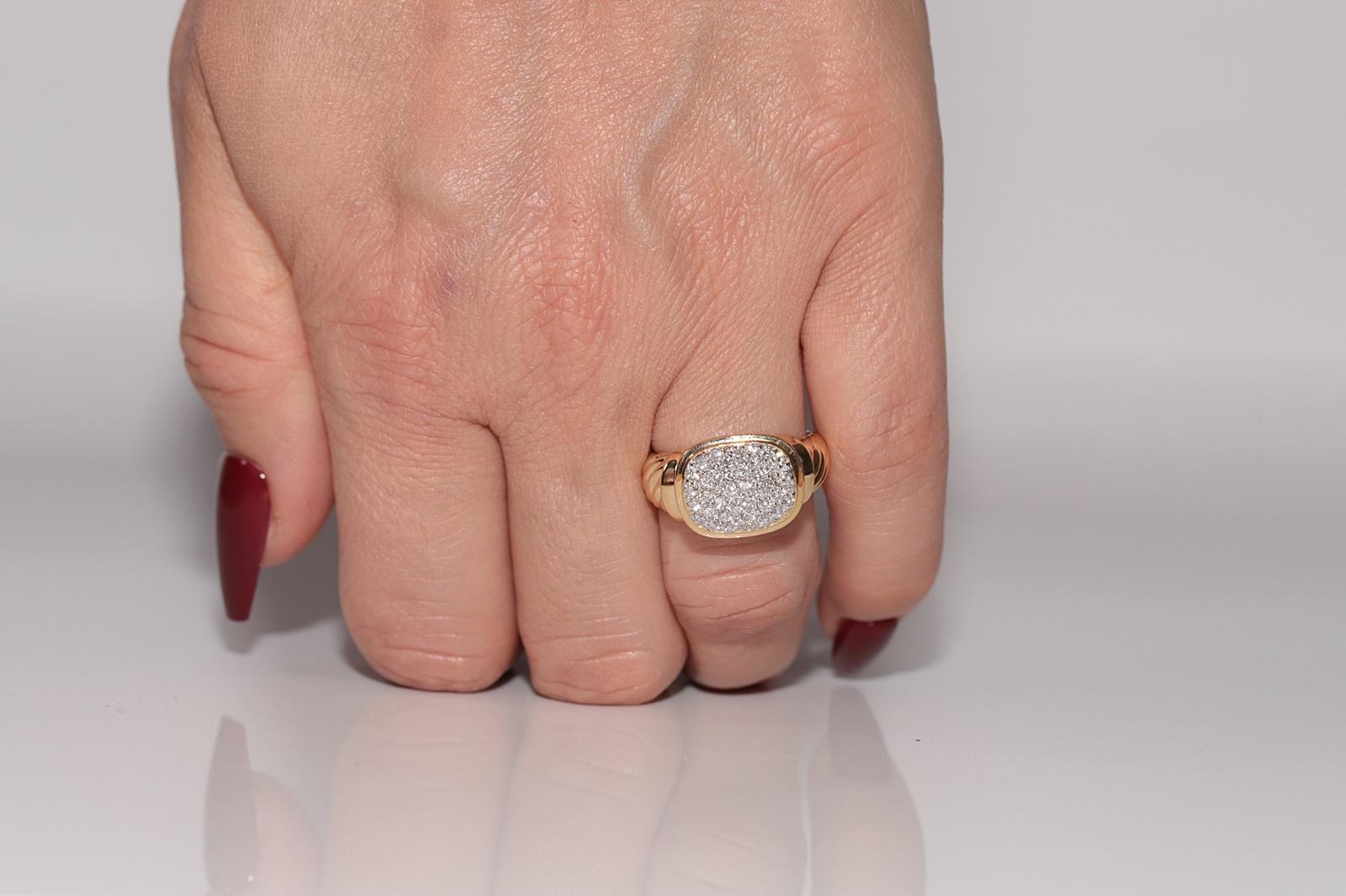 Retro Vintage Circa 1980s 18k Gold Natural Diamond Decorated Strong Ring For Sale