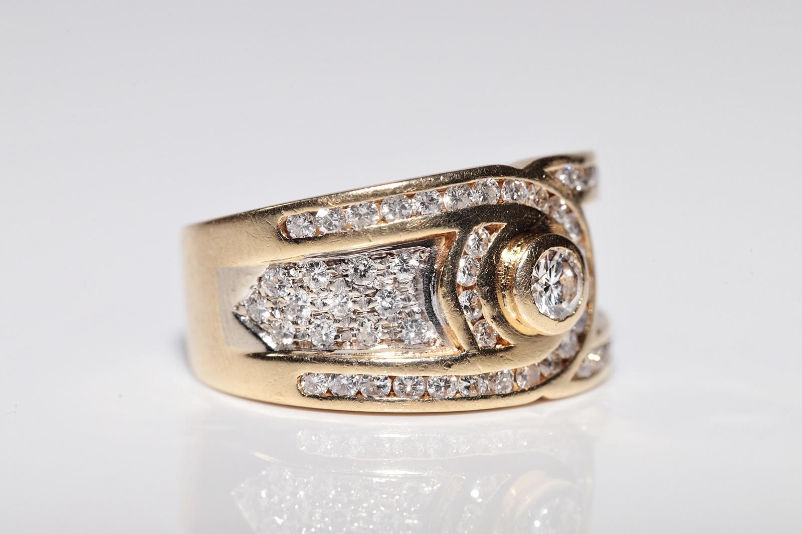 Vintage Circa 1980er Jahre 18k Gold Natürlicher Diamant Dekorierter starker Ring (Brillantschliff) im Angebot