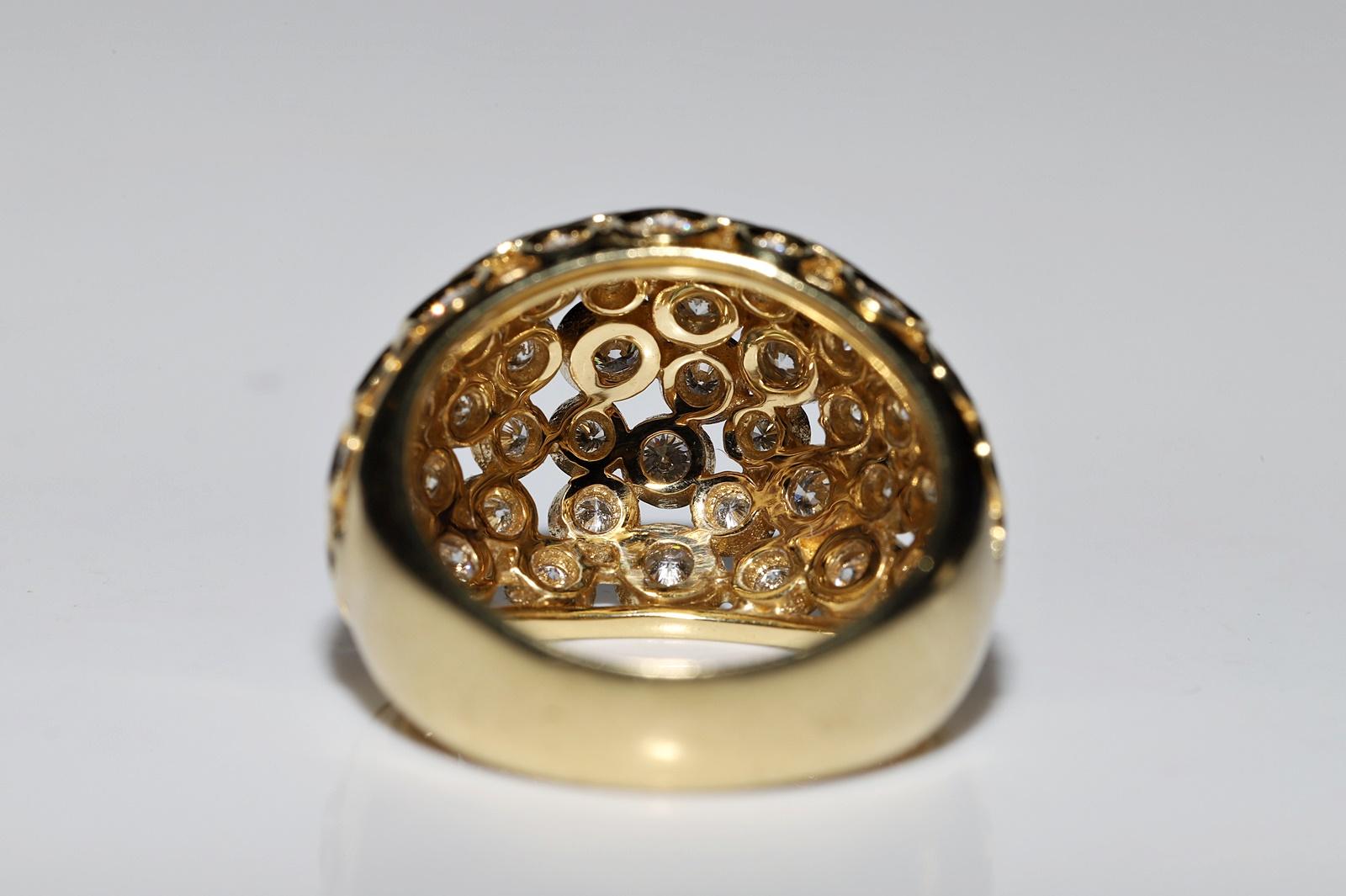 Vintage Circa 1980s 18k Gold Natural Diamond Decorated Strong Ring  In Good Condition For Sale In Fatih/İstanbul, 34