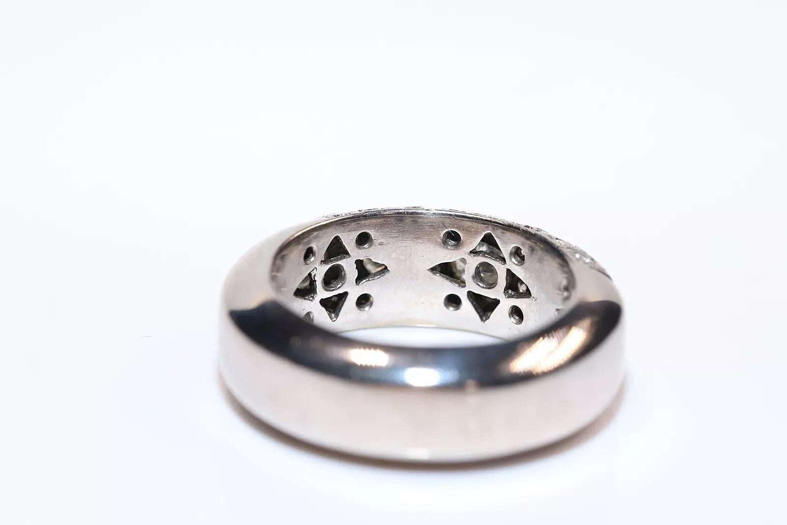Vintage Circa 1980s 18k Gold Natural Diamond Decorated Strong Ring In Good Condition For Sale In Fatih/İstanbul, 34