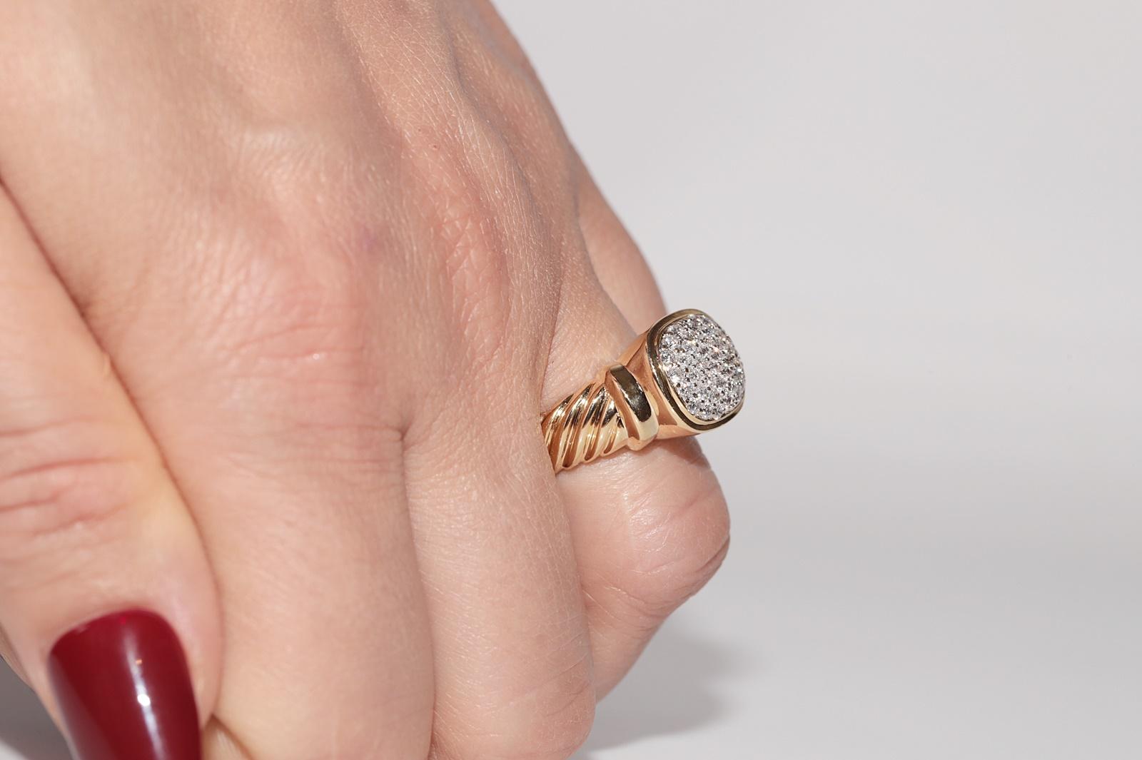 Vintage Circa 1980s 18k Gold Natural Diamond Decorated Strong Ring In Good Condition For Sale In Fatih/İstanbul, 34