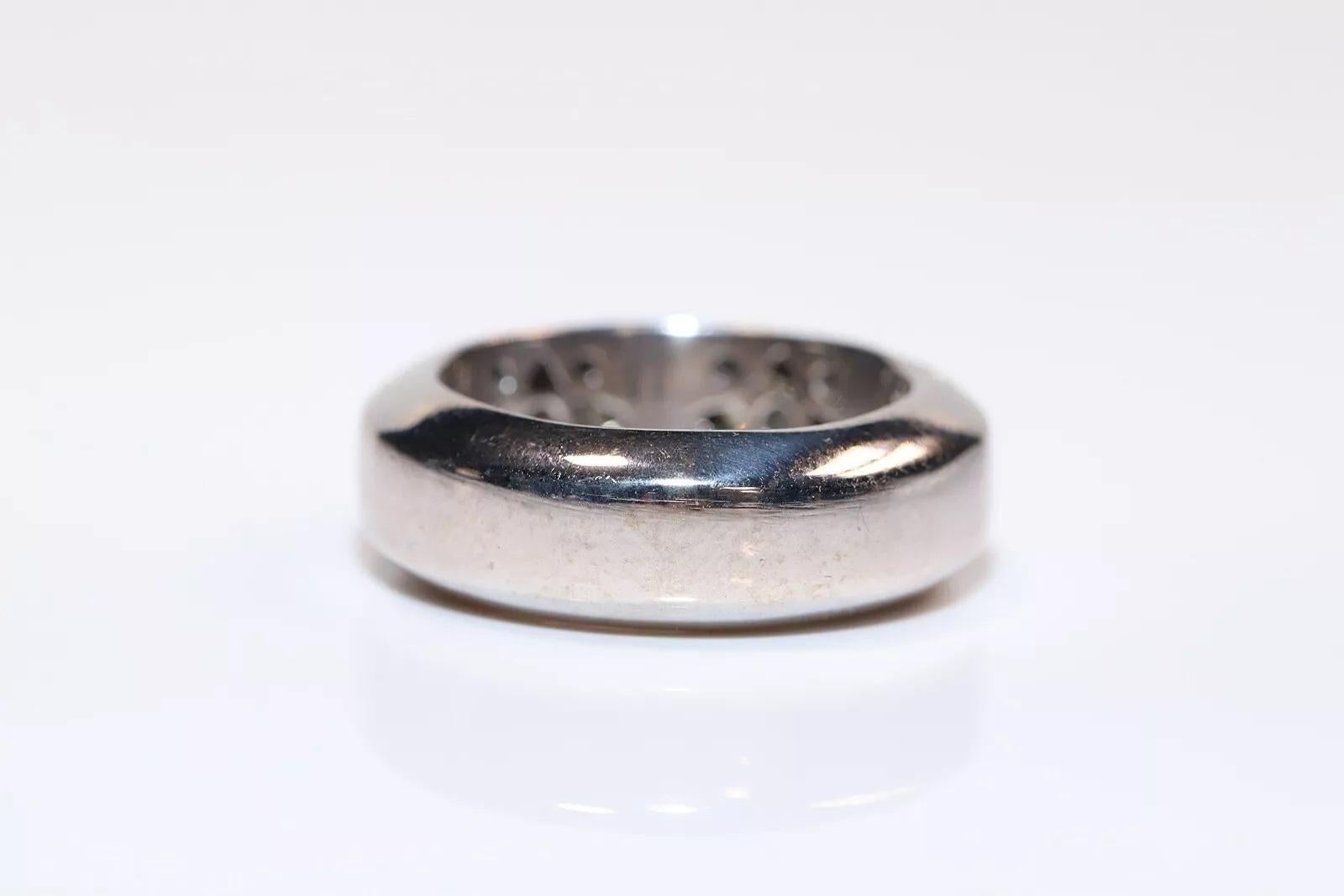 Women's Vintage Circa 1980s 18k Gold Natural Diamond Decorated Strong Ring For Sale