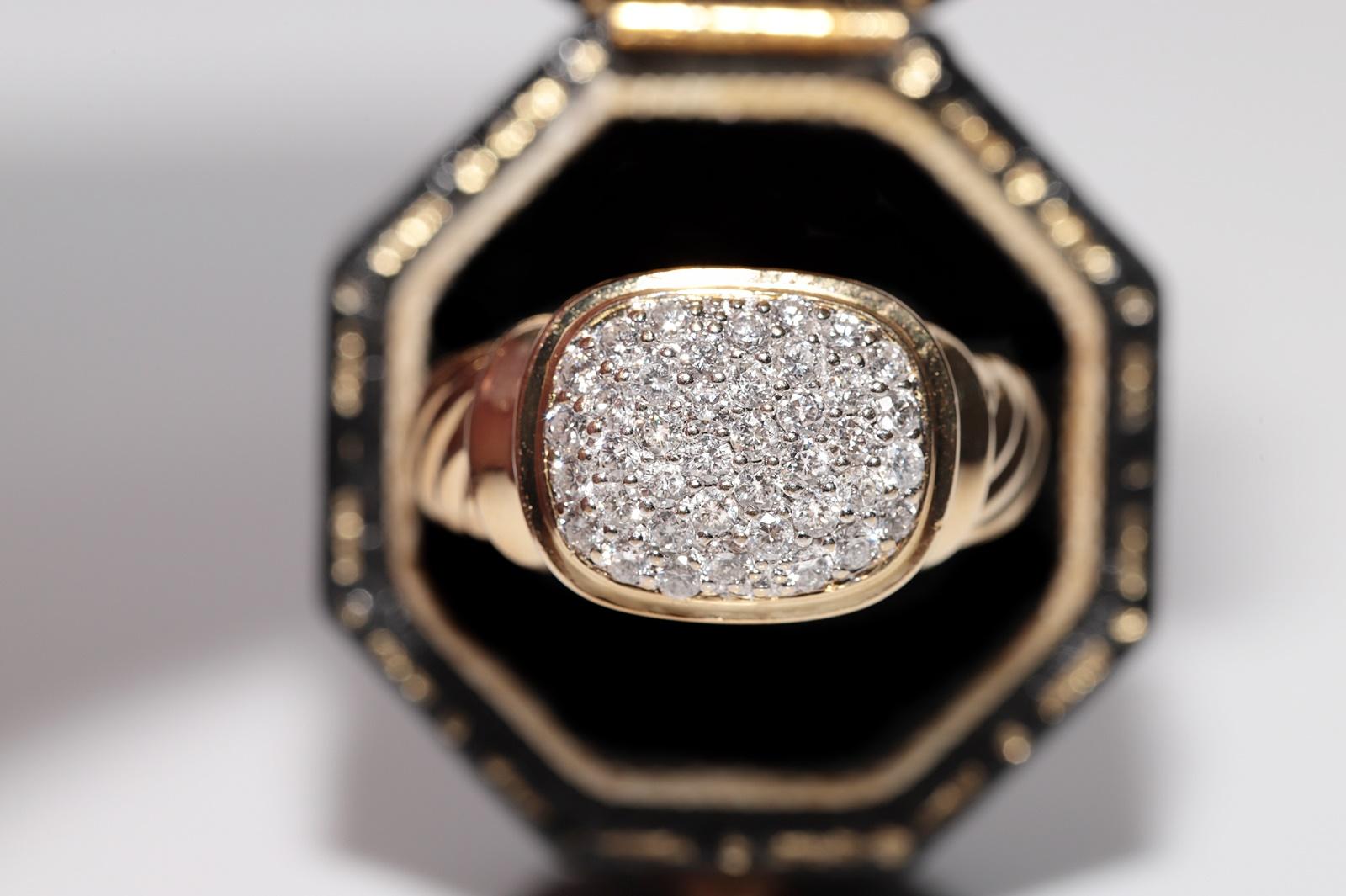 Women's Vintage Circa 1980s 18k Gold Natural Diamond Decorated Strong Ring For Sale