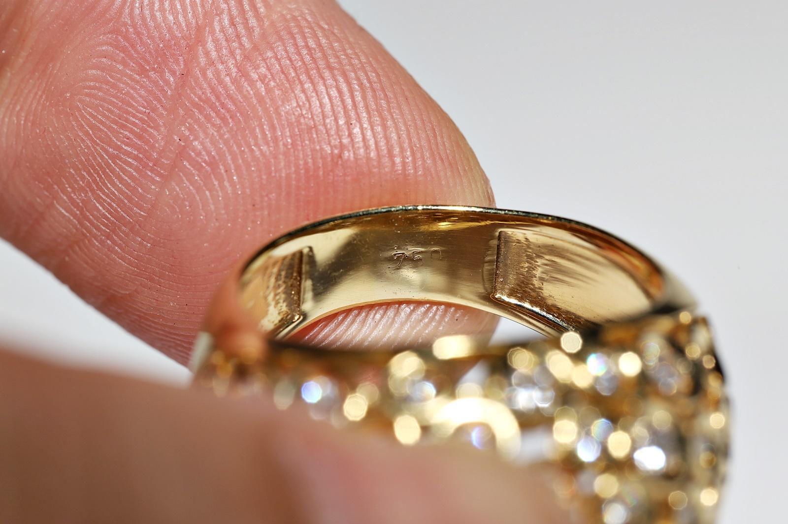 Vintage Circa 1980s 18k Gold Natural Diamond Decorated Strong Ring For Sale 2
