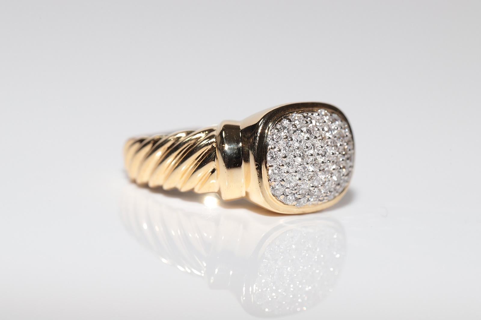 Vintage Circa 1980s 18k Gold Natural Diamond Decorated Strong Ring For Sale 2